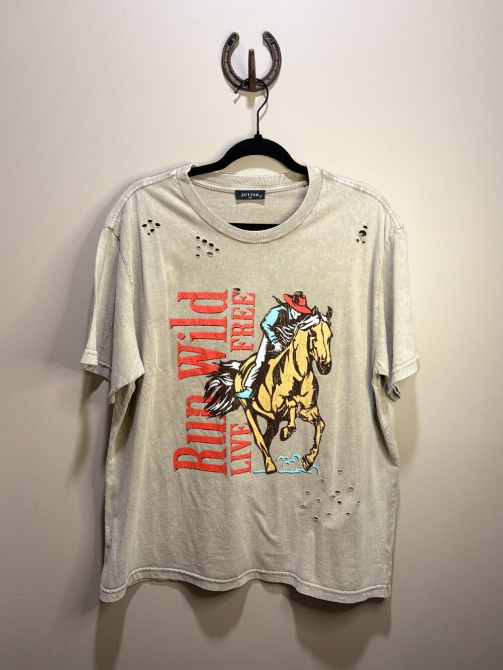 Zutter Run Wild Live Free Graphic T-Shirt Distressed Western Tan Large - Picture 2 of 5